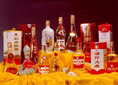 一線酒企漲價劍南春吃力跟風(fēng),業(yè)內(nèi)稱底氣不足已難回一線